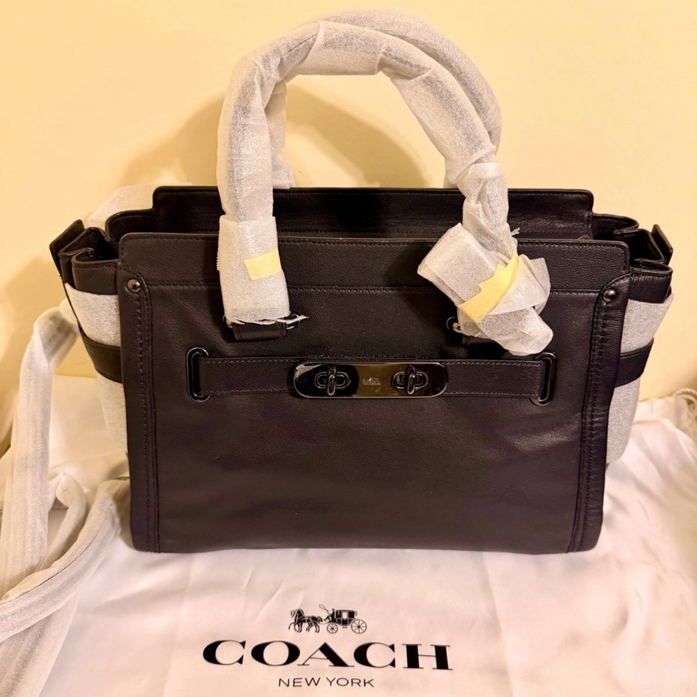 NWT Coach Swagger 27 carryall, navy blue pebble leather, gunmetal hardware